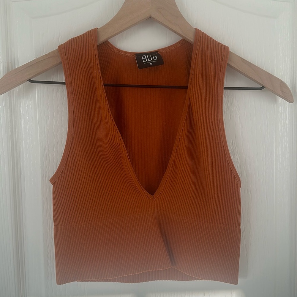 Crop top tank top v-neck